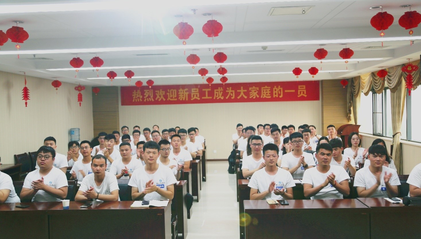 為夢(mèng)想揚(yáng)帆起航，向未來(lái)戮力前行